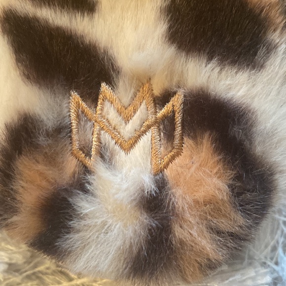 Brand new Malvados slippers. Size 11/12 but fit 8.5. - Picture 3 of 4